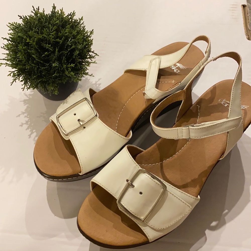 3" Platform Ankle Strap Danskos size 41 w/ Buckle